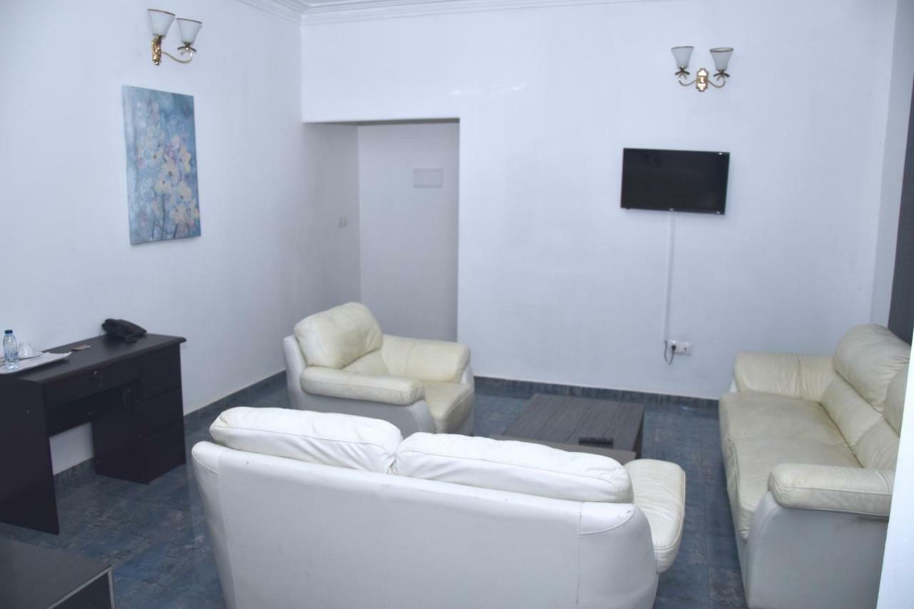 Hotel La Couronne Rw Yaoundé Dış mekan fotoğraf