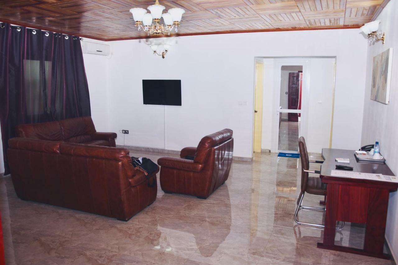 Hotel La Couronne Rw Yaoundé Dış mekan fotoğraf
