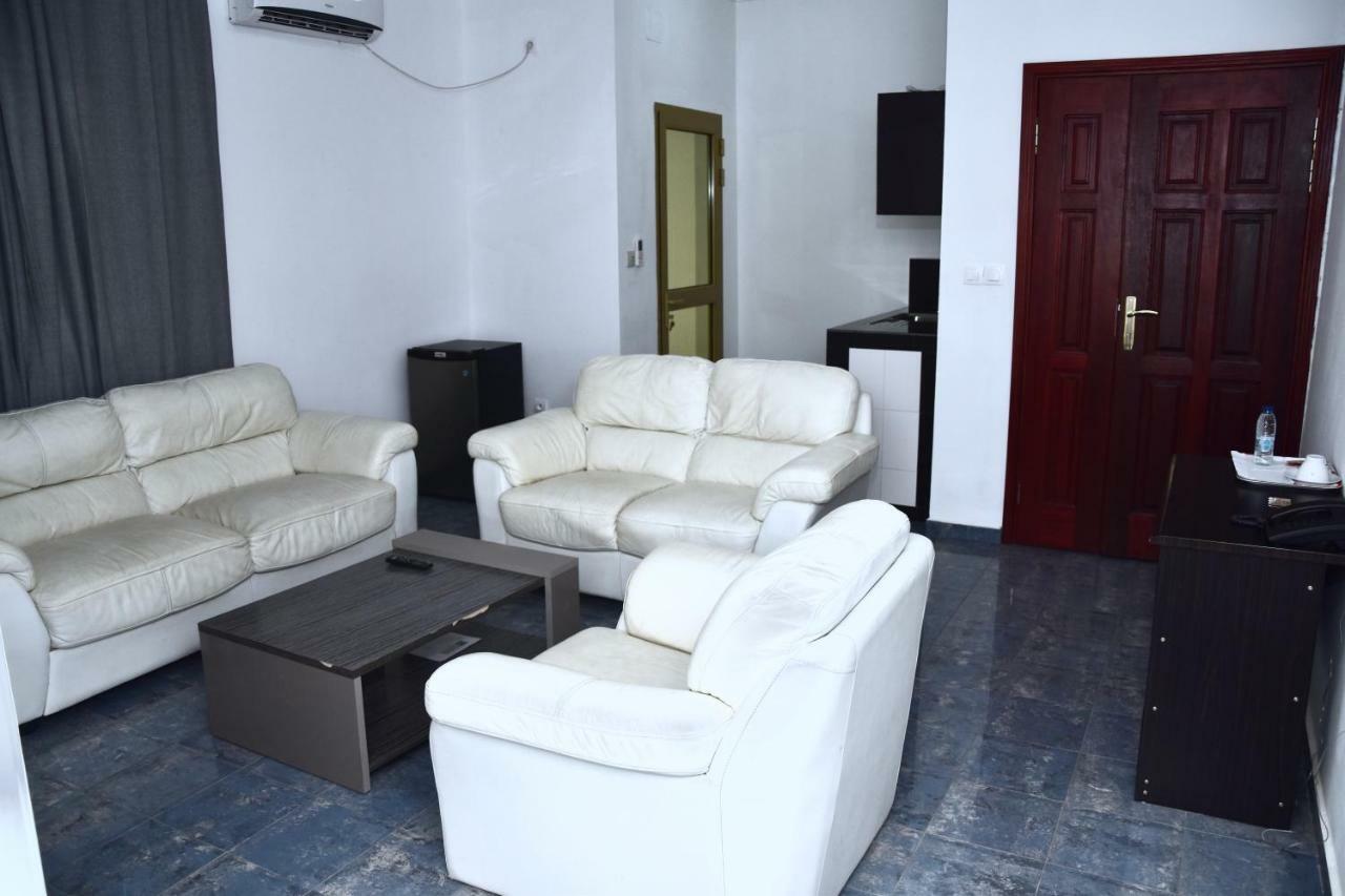 Hotel La Couronne Rw Yaoundé Dış mekan fotoğraf